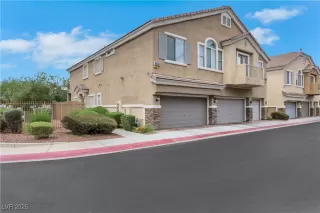 Photo #4: 2704950 Listing