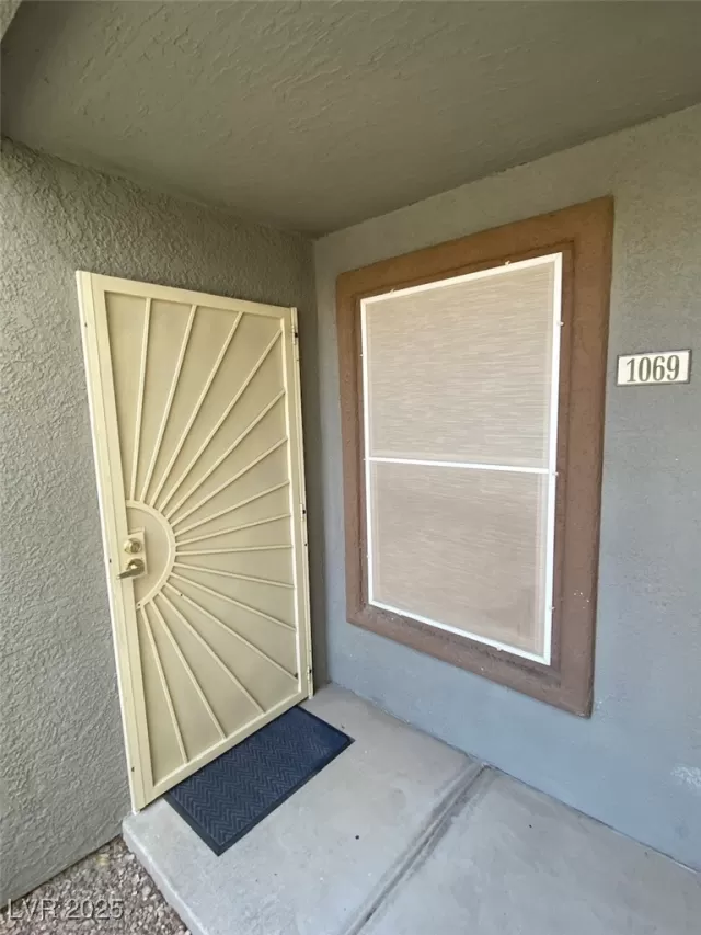 MLS: 2704952 Condo For Sale