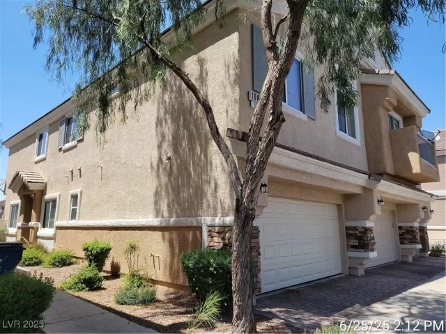 MLS: 2704962 Condo For Sale