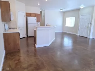 Photo #4: 2704962 Listing 