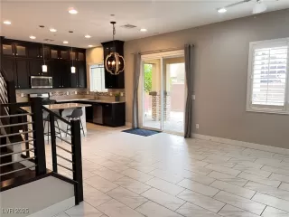 Photo #2: 2704964 Listing 