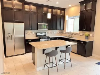 Photo #5: 2704964 Listing 