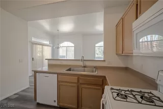 Photo #5: 2704971 Listing 