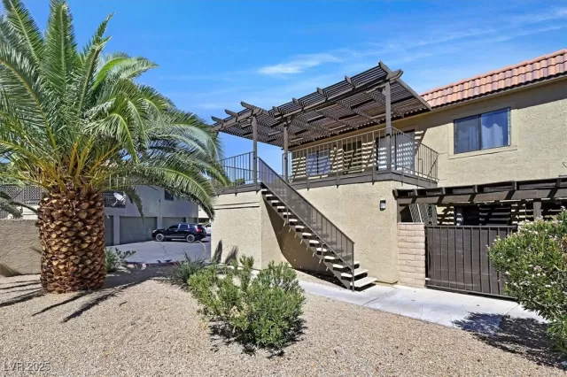 MLS: 2704978 Condo For Sale