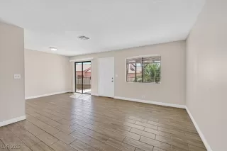 Photo #1: 2704978 Listing 