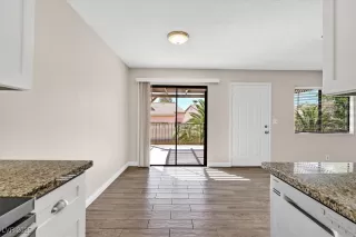 Photo #4: 2704978 Listing 