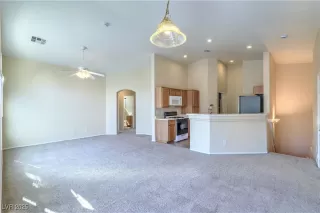 Photo #6: 2704997 Listing