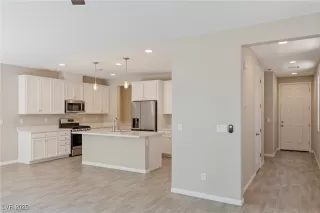Photo #4: 2704998 Listing 