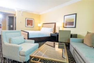 Photo #5: 2705003 Listing