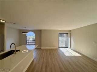 Photo #3: 2705053 Listing 