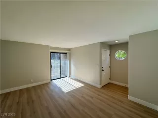 Photo #4: 2705053 Listing 