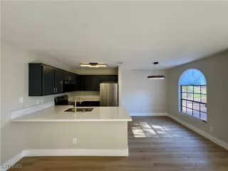 Photo #5: 2705053 Listing 