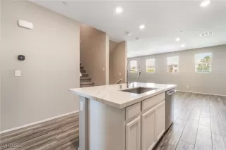 Photo #4: 2705084 Listing 