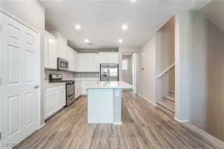 Photo #5: 2705084 Listing 