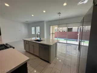 Photo #3: 2705099 Listing 