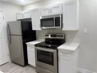 Photo #1: 2705110 Listing 