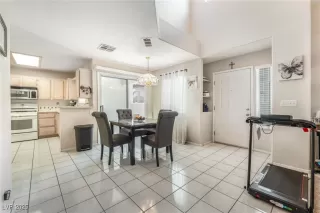 Photo #6: 2705111 Listing