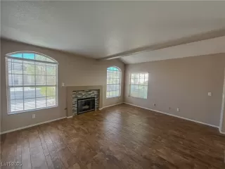 Photo #5: 2705126 Listing 