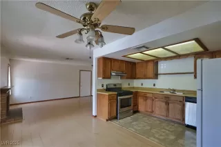 Photo #5: 2705139 Listing