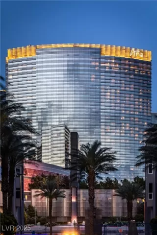 Photo #3: 2705187 Listing