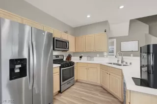 Photo #5: 2705194 Listing