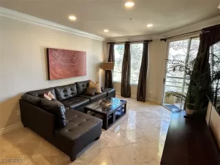 Photo #5: 2705197 Listing 