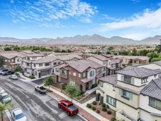 Photo #5: 2705205 Listing 