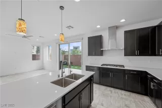 Photo #5: 2705214 Listing