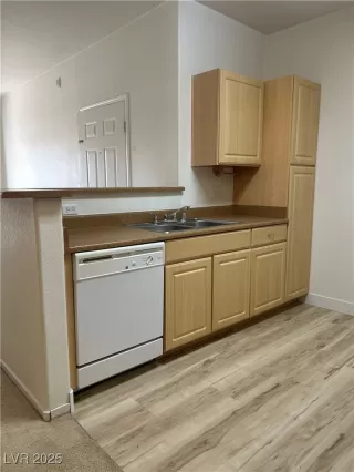 Photo #5: 2705239 Listing