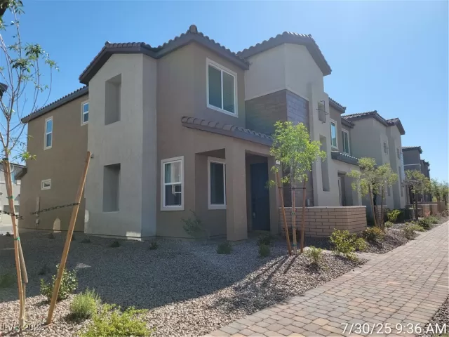 MLS: 2705335 Condo For Sale