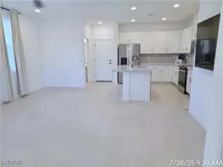 Photo #2: 2705335 Listing 