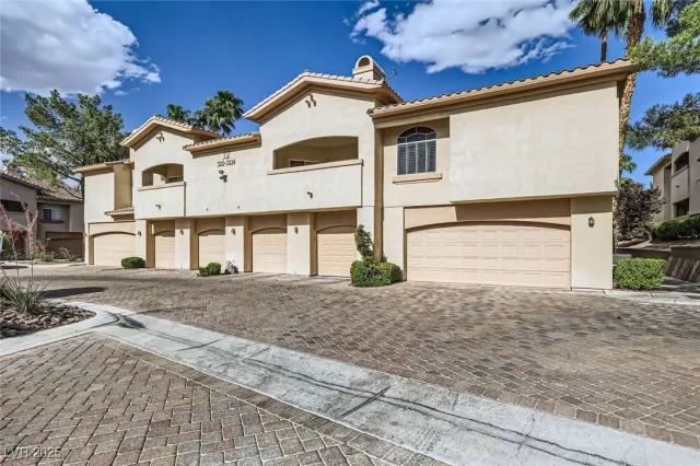 MLS: 2705345 Condo For Sale