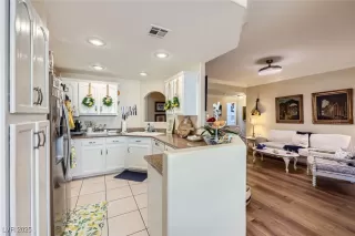 Photo #3: 2705345 Listing