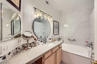 Photo #5: 2705345 Listing