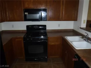 Photo #3: 2705398 Listing 