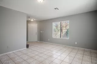 Photo #5: 2705400 Listing