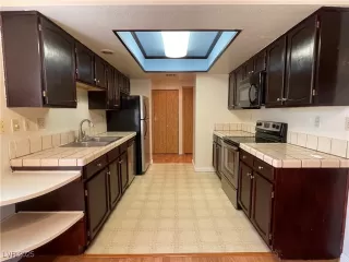 Photo #5: 2705410 Listing 