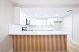 Photo #5: 2705430 Listing