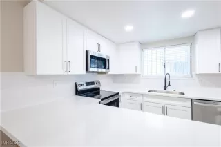 Photo #6: 2705430 Listing