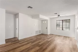 Photo #3: 2705457 Listing