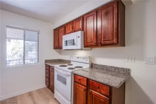 Photo #3: 2705458 Listing 