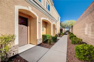 Photo #2: 2705491 Listing