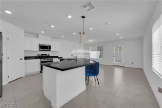 Photo #2: 2705512 Listing