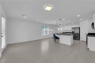 Photo #4: 2705512 Listing