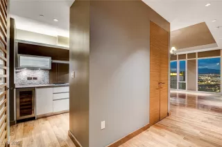 Photo #5: 2705540 Listing