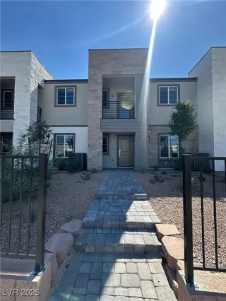 Photo #1: 2705577 Listing