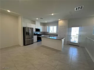 Photo #3: 2705577 Listing