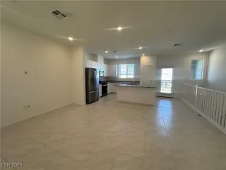 Photo #4: 2705577 Listing