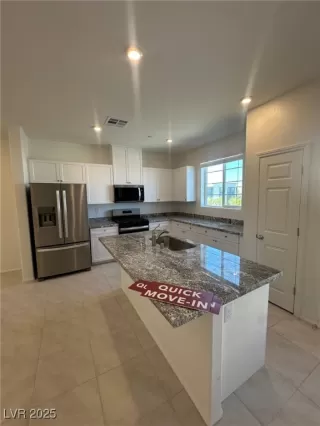 Photo #5: 2705577 Listing