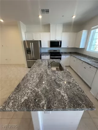 Photo #6: 2705577 Listing